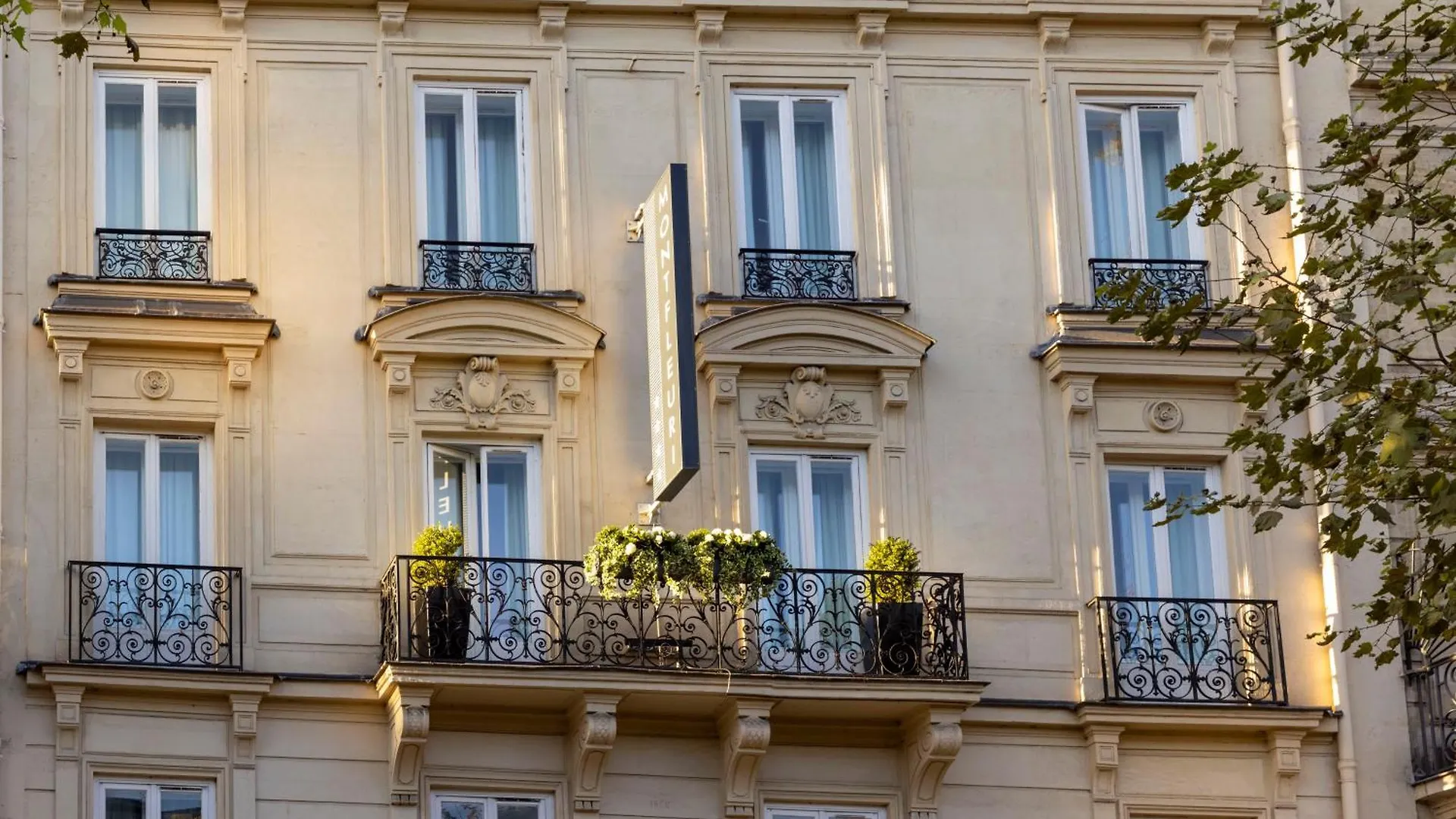 Hotel Montfleuri Paris