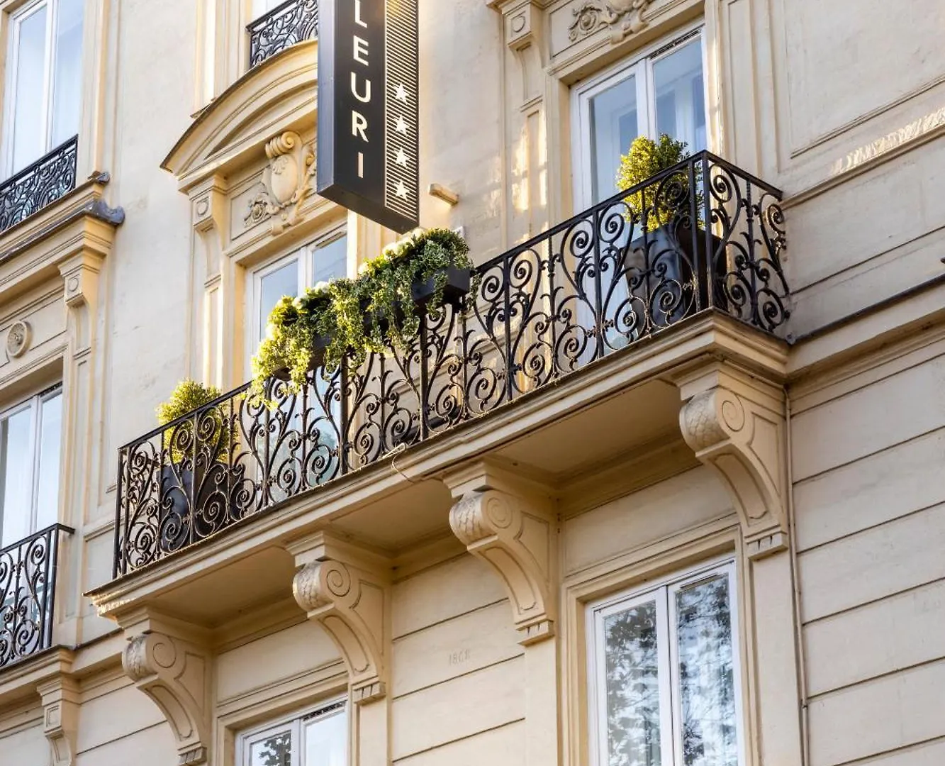 Hotel Montfleuri Paris